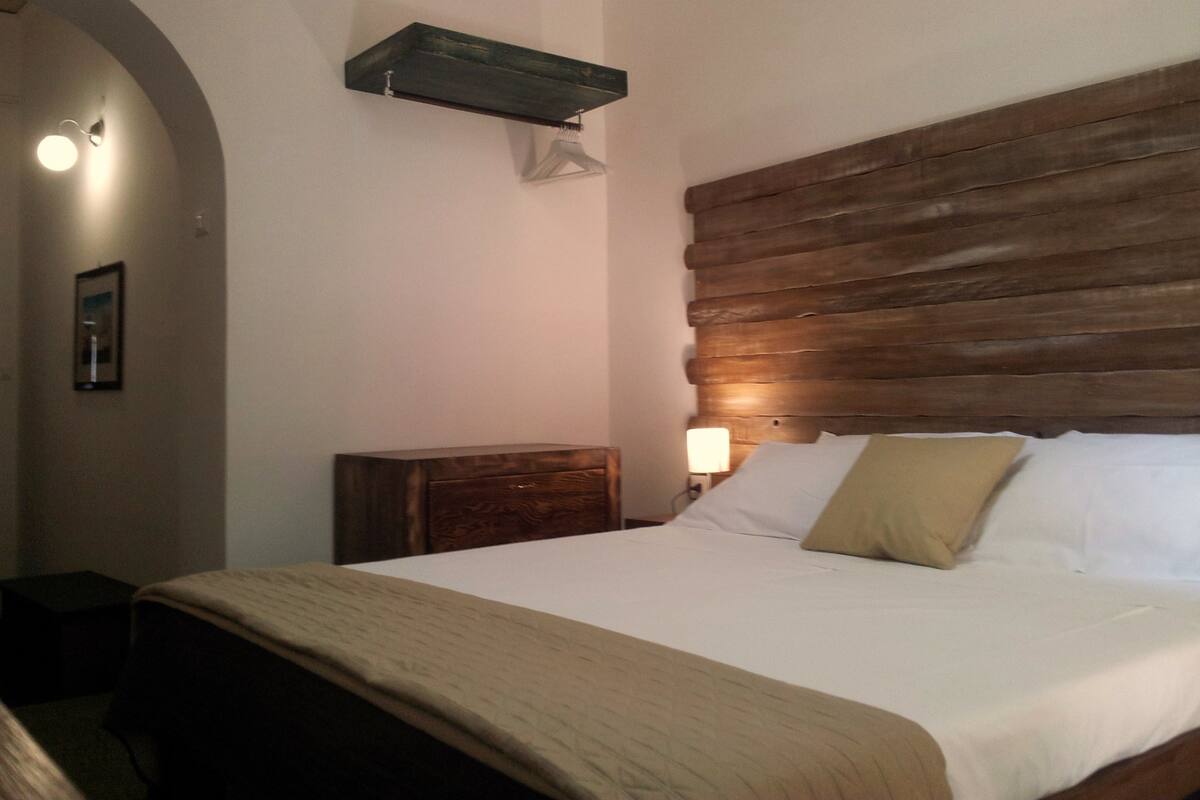 Habitación doble, balcón | Escritorio, cortinas blackout, insonorización y cunas
