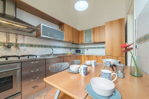 Apartment, 2 Bedrooms | Private kitchen