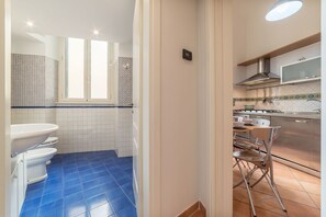 Appartamento, 2 camere da letto | Bagno | Vasca e doccia separate, vasca da bagno a immersione totale
