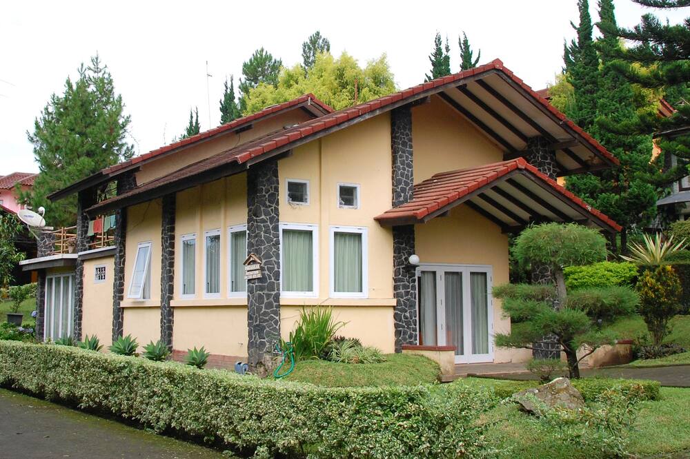Villa ChavaMinerva Istana Bunga-Lembang