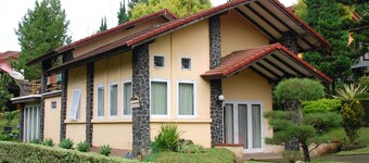 Villa ChavaMinerva Istana Bunga-Lembang