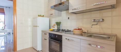 Villa, 2 Schlafzimmer | Eigene Küche | Großer Kühlschrank, Ofen, Herdplatte, Espressomaschine