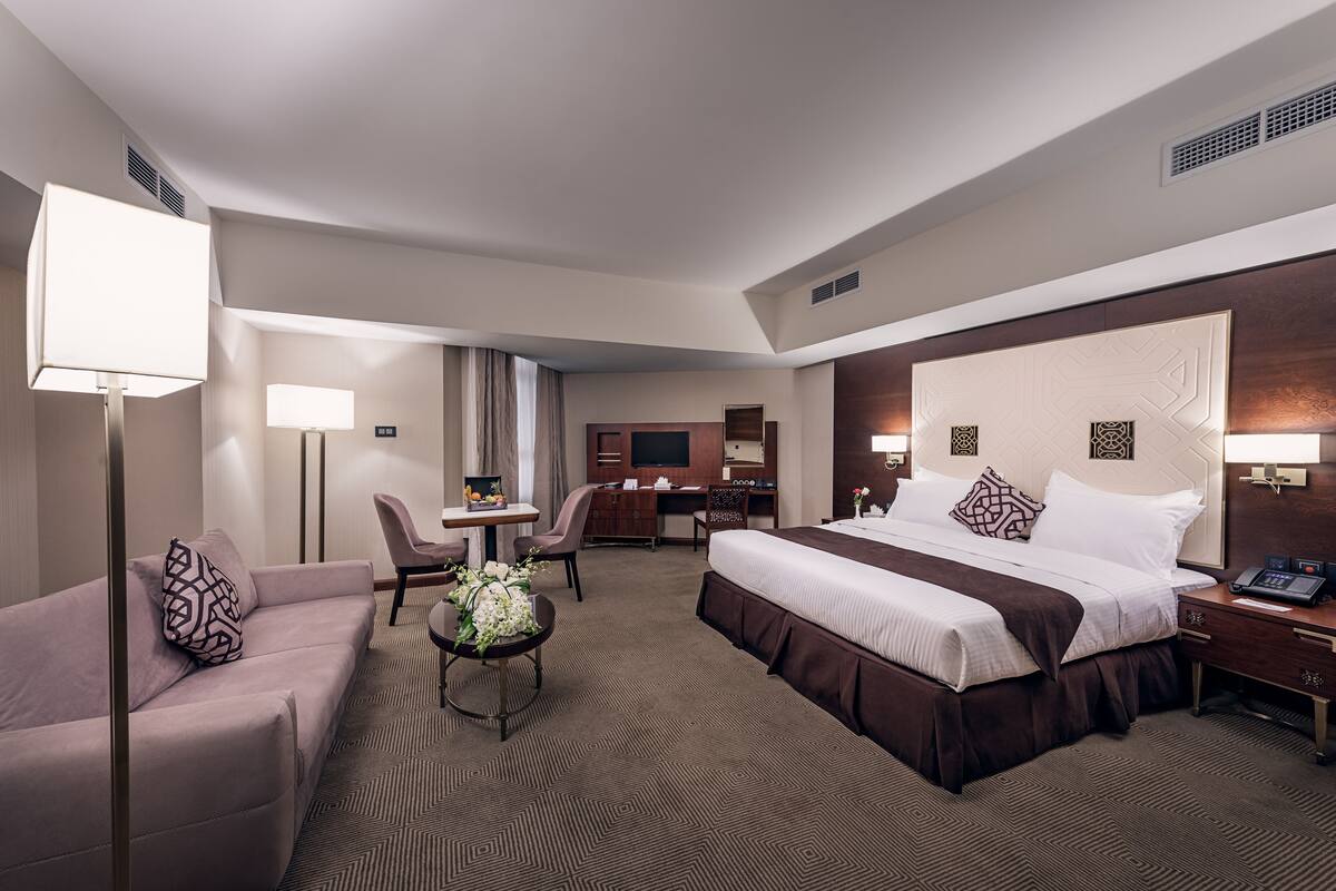 Studio Room, City View | Minibar, in-room safe, desk, laptop workspace