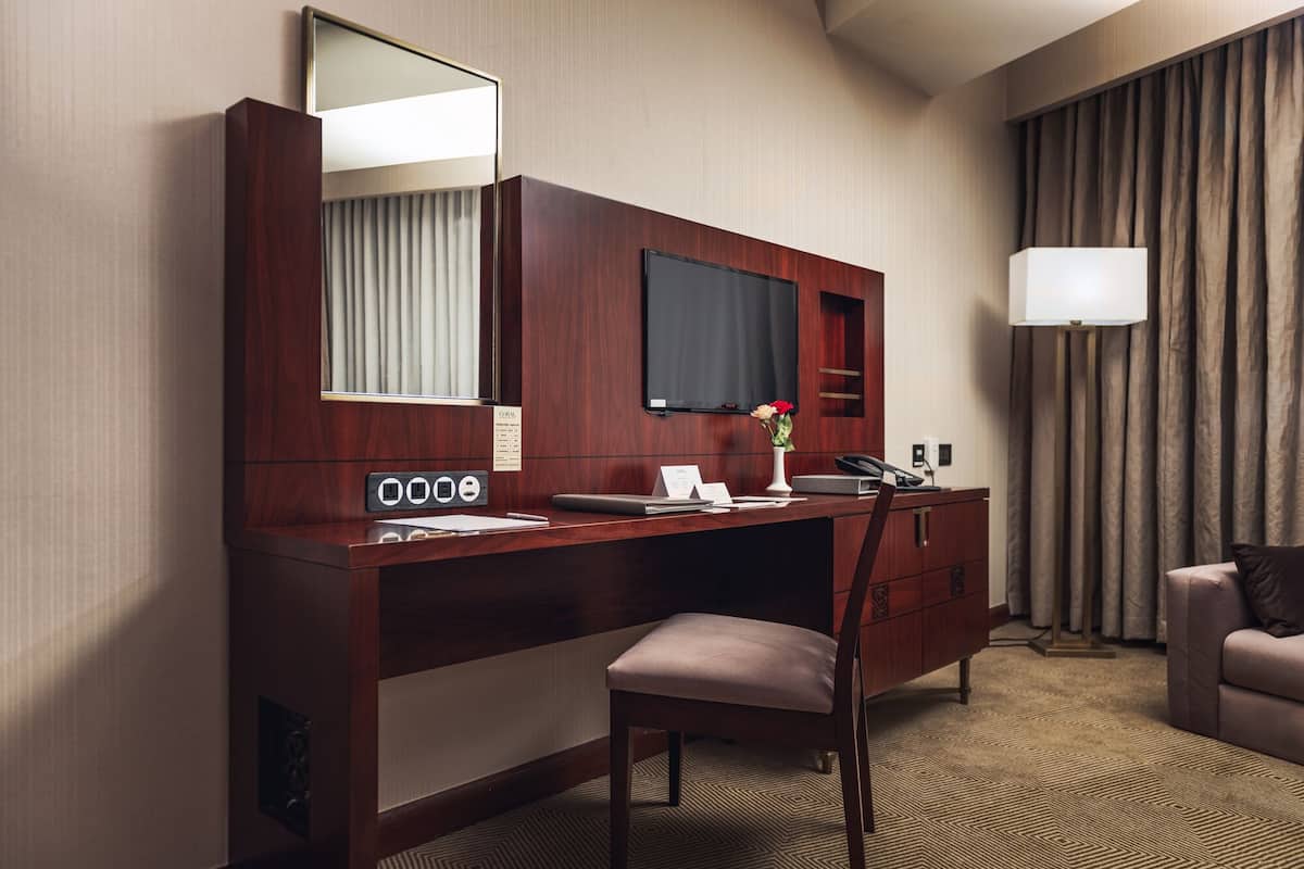 Triple Superior Room Partial Haram view | Minibar, in-room safe, desk, laptop workspace