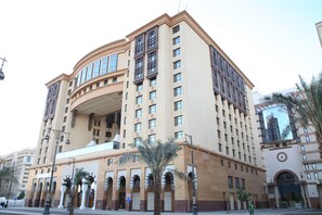 Front of property - Rua Al Hijrah Hotel (Madinah)