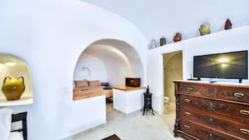 Traditional House | Living area | Flat-screen TV