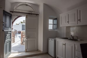 Casa tradicional | Cocina básica privada | Frigorífico, máquina de café espresso y cafetera o tetera