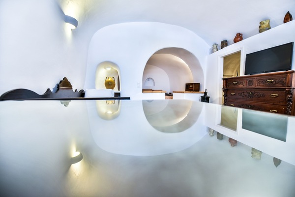 Traditional House | Living area | Flat-screen TV
