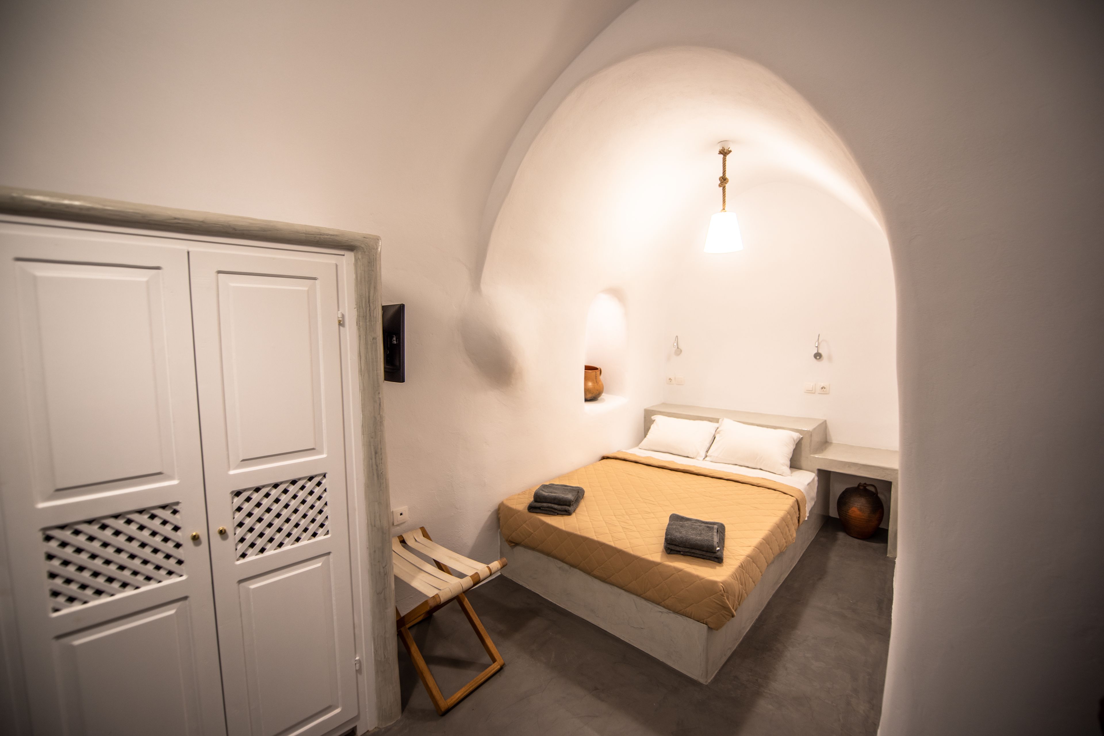 Superior-Studio | Zimmersafe, Bügeleisen/Bügelbrett, kostenloses WLAN, Bettwäsche