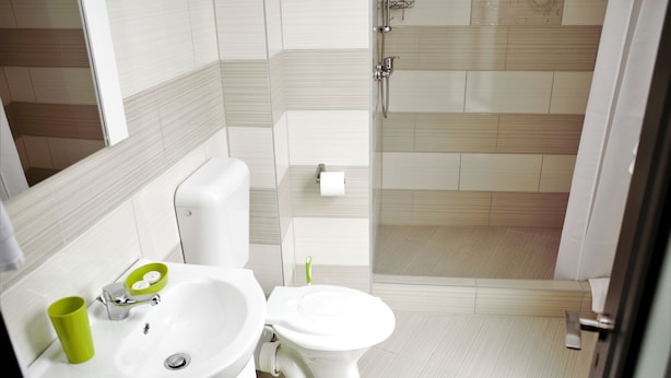 A modern bathroom with a toilet, sink, and shower. - Vila William's (Brasov)