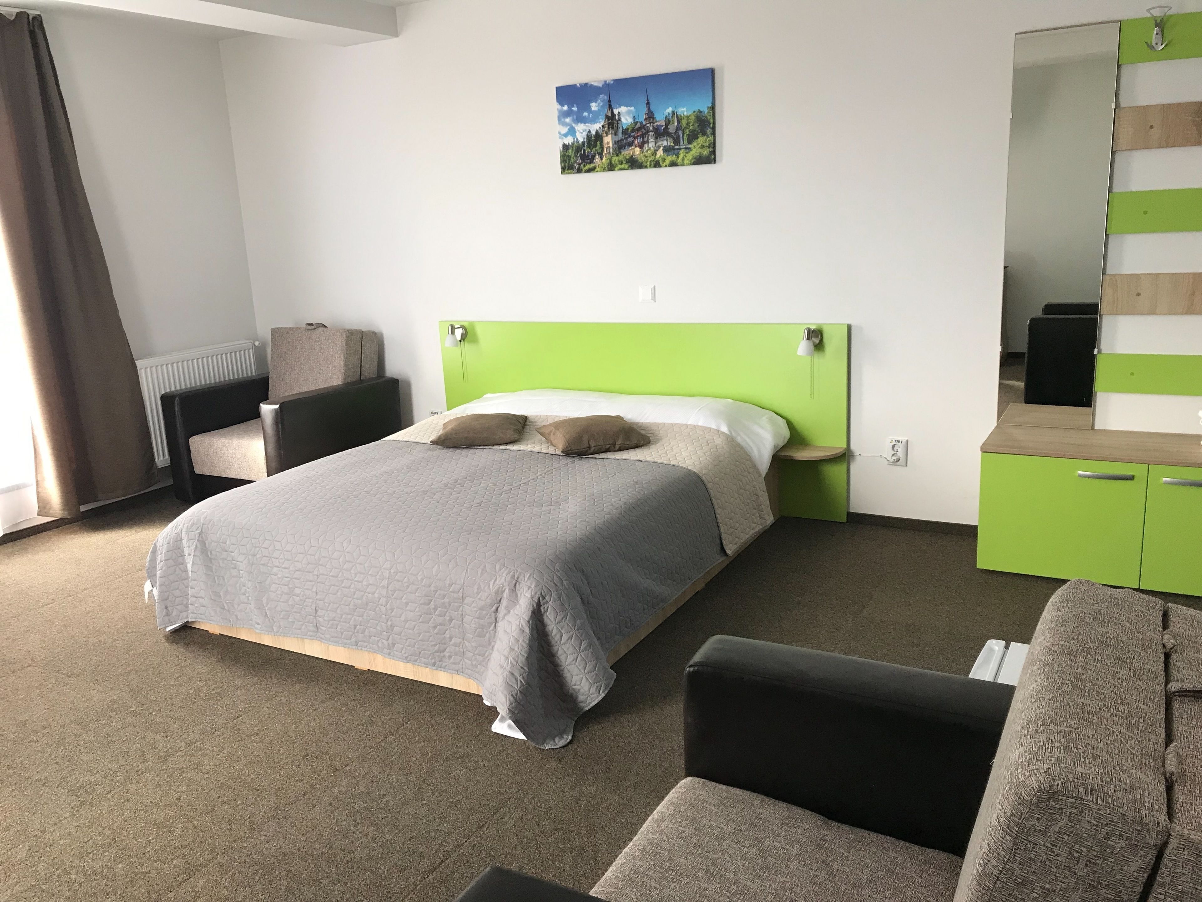 Vila luxo, vista para a colina | Frigobar, individualmente mobiliados, escrivaninha, cortinas blackout