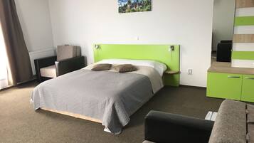 Vila luxo, vista para a colina | Frigobar, individualmente mobiliados, escrivaninha, cortinas blackout