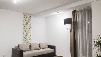 Vila luxo, vista para a colina | Frigobar, individualmente mobiliados, escrivaninha, cortinas blackout