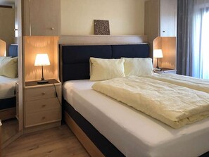 In-room safe, desk, rollaway beds, free WiFi - Gästehaus Edelweiss (Soelden)