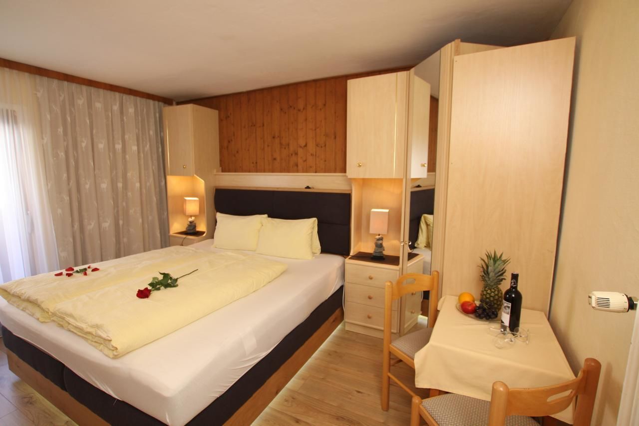 Double Room | In-room safe, desk, rollaway beds, free WiFi