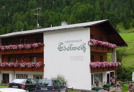 Exterior. Gästehaus Edelweiss