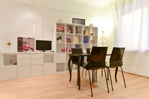 Studio | In-room dining - Via Veneto Design Studio (Rome)