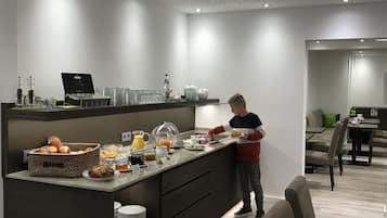 Free daily buffet breakfast