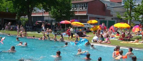 Exercise/lap pool