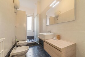 Apartment, 2 Bedrooms | Bathroom | Shower, rainfall showerhead, free toiletries, hair dryer - Casa della Musica (Rome)