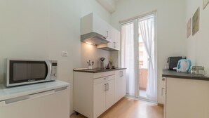 Leilighet, 2 soverom | Eget kjøkken | Espressomaskin, kaffetrakter/tekoker, kjøleskap og mikrobølgeovn