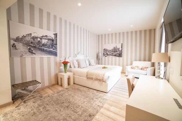 Luxury-Zimmer, Stadtblick | Hochwertige Bettwaren, Daunenbettdecken, Minibar, Zimmersafe