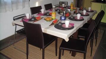 Free daily continental breakfast