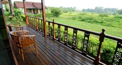 Villa ChavaMinerva Kayu - Ciater