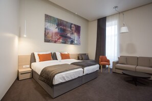 Superior Suite | Minibar, in-room safe, blackout drapes, soundproofing