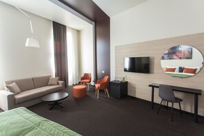 Minibar, caja de seguridad en la habitación y cortinas blackout 