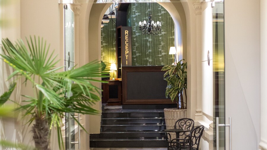 Hotel Grand Hedonist