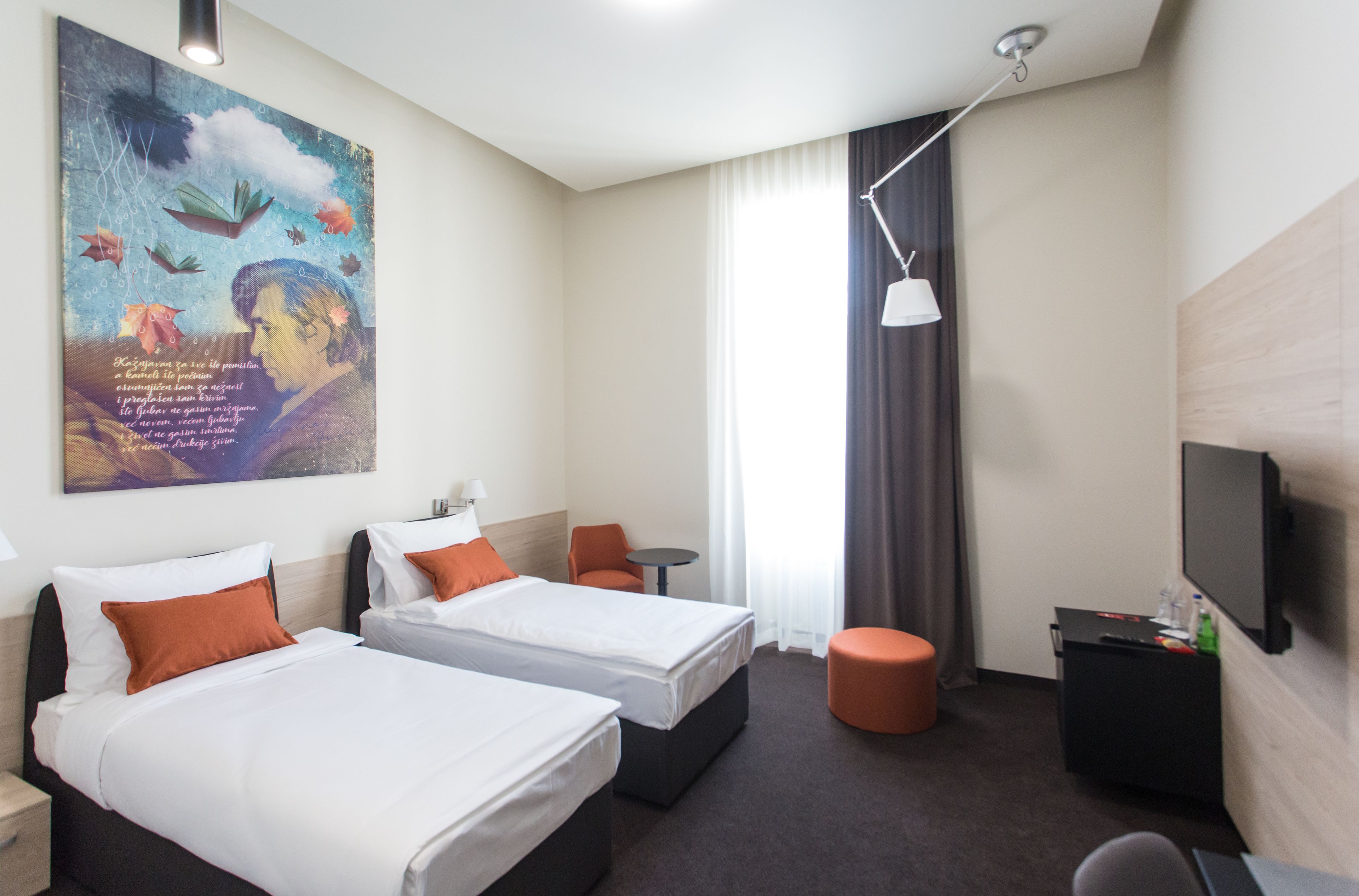 Dobbeltværelse med dobbeltseng eller 2 enkeltsenge | Minibar, pengeskab på værelset, mørklægningsgardiner, lydisolering