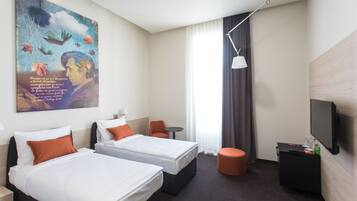 Dobbeltværelse med dobbeltseng eller 2 enkeltsenge | Minibar, pengeskab på værelset, mørklægningsgardiner, lydisolering