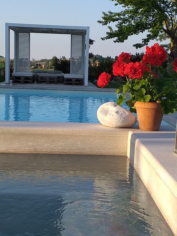 2 outdoor pools, pool umbrellas, pool loungers - Le MaRaClà Country House (Jesi)
