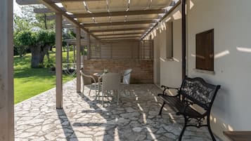 Appartamento Deluxe, patio, vista giardino (Clarissa) | Terrazza/patio