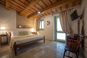 Deluxe Apartment, Patio, Garden View (Sara) | Premium bedding, desk, blackout curtains, free WiFi - Le MaRaClà Country House (Jesi)