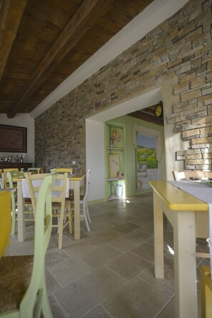 Free daily buffet breakfast - Le MaRaClà Country House (Jesi)