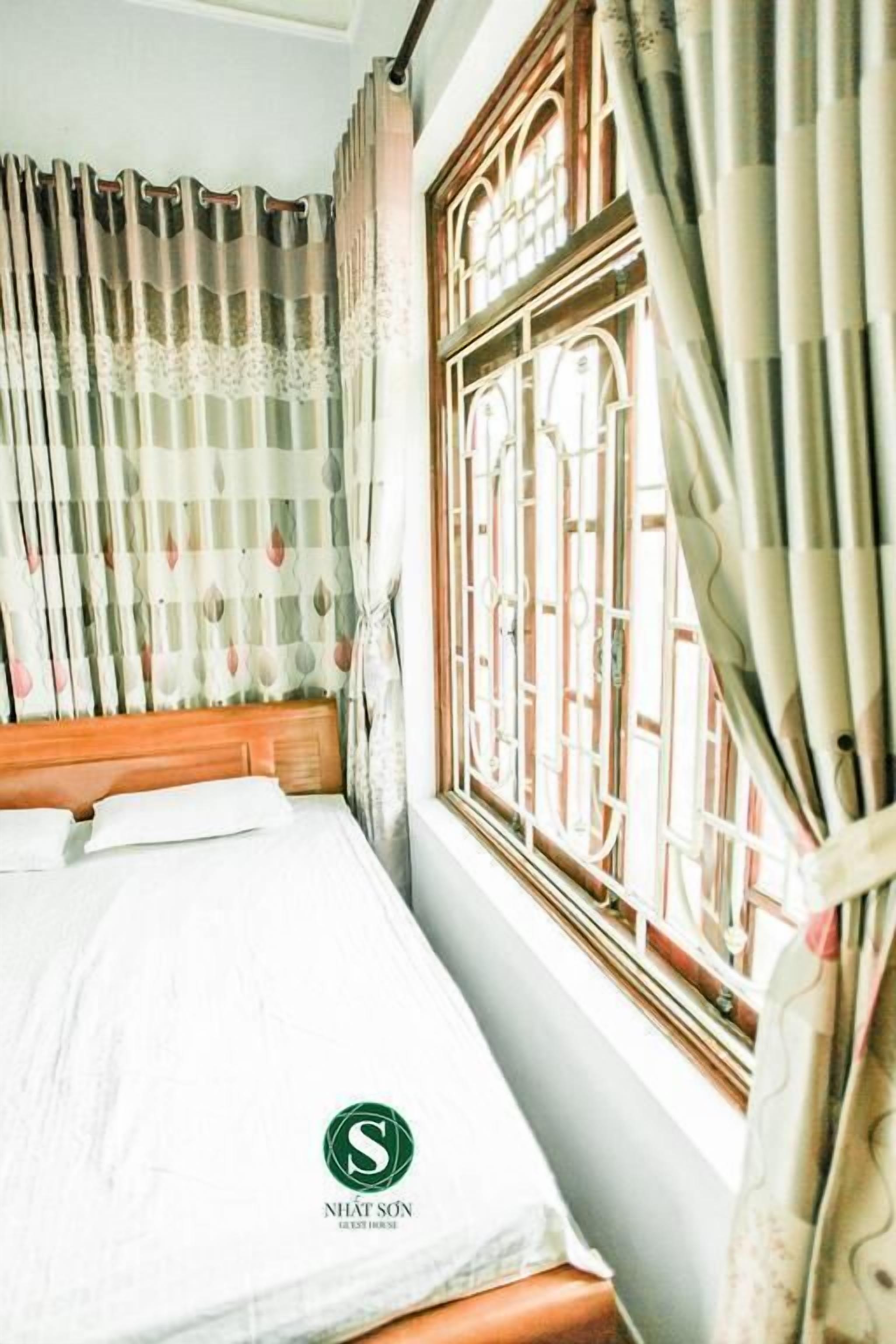 مكتب وتجهيزات عازلة للصوت ومكواة/لوح كي وواي فاي مجانًا