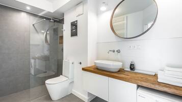 Design Apartment (Exotic) | Bathroom | Shower, rainfall showerhead, hair dryer, towels