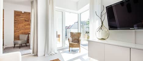 Lägenhet Design (Exotic) | 1 sovrum, sängtillbehör av högsta kvalitet, skrivbord och ljudisolering