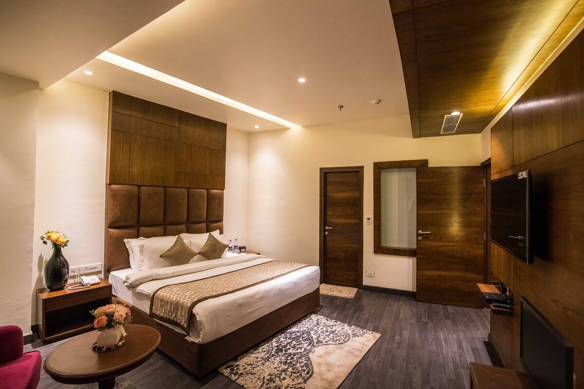 Free minibar items, in-room safe, desk, laptop workspace