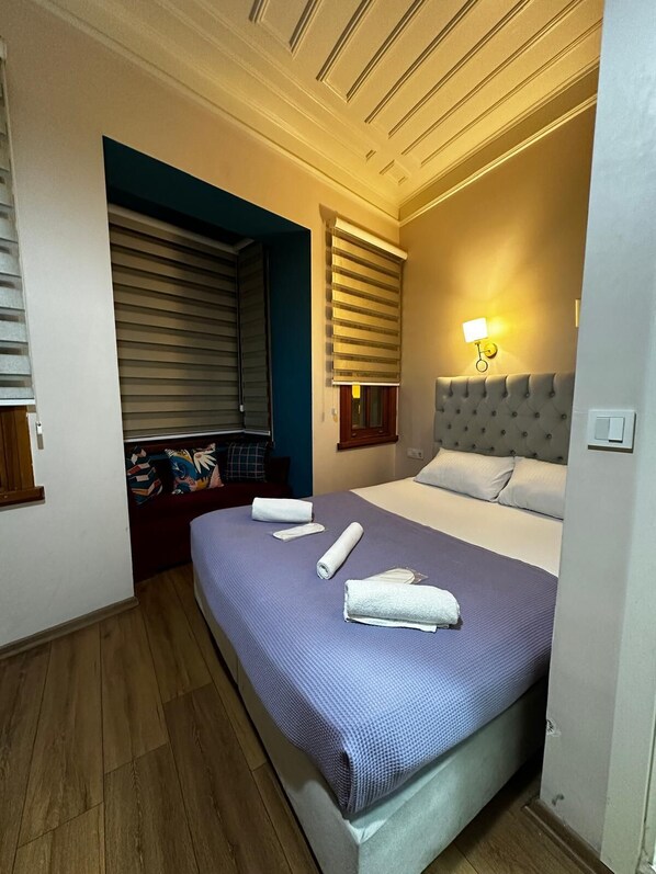 Departamento, 1 cama matrimonial, para no fumadores, vista a la ciudad | Sábanas de algodón egipcio, ropa de cama de alta calidad y minibar