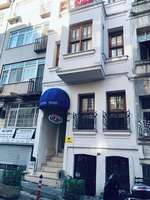 Front of property - Linden Houses Apartments (Istanbul)