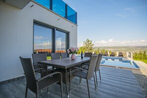 Villa | Terrace/patio