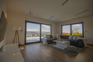 Villa | Living area | Flat-screen TV - Holiday House Luxury (Podbablje)