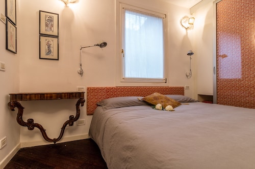 ゴールド アンド レッド - ザ ベネチアン スタイル