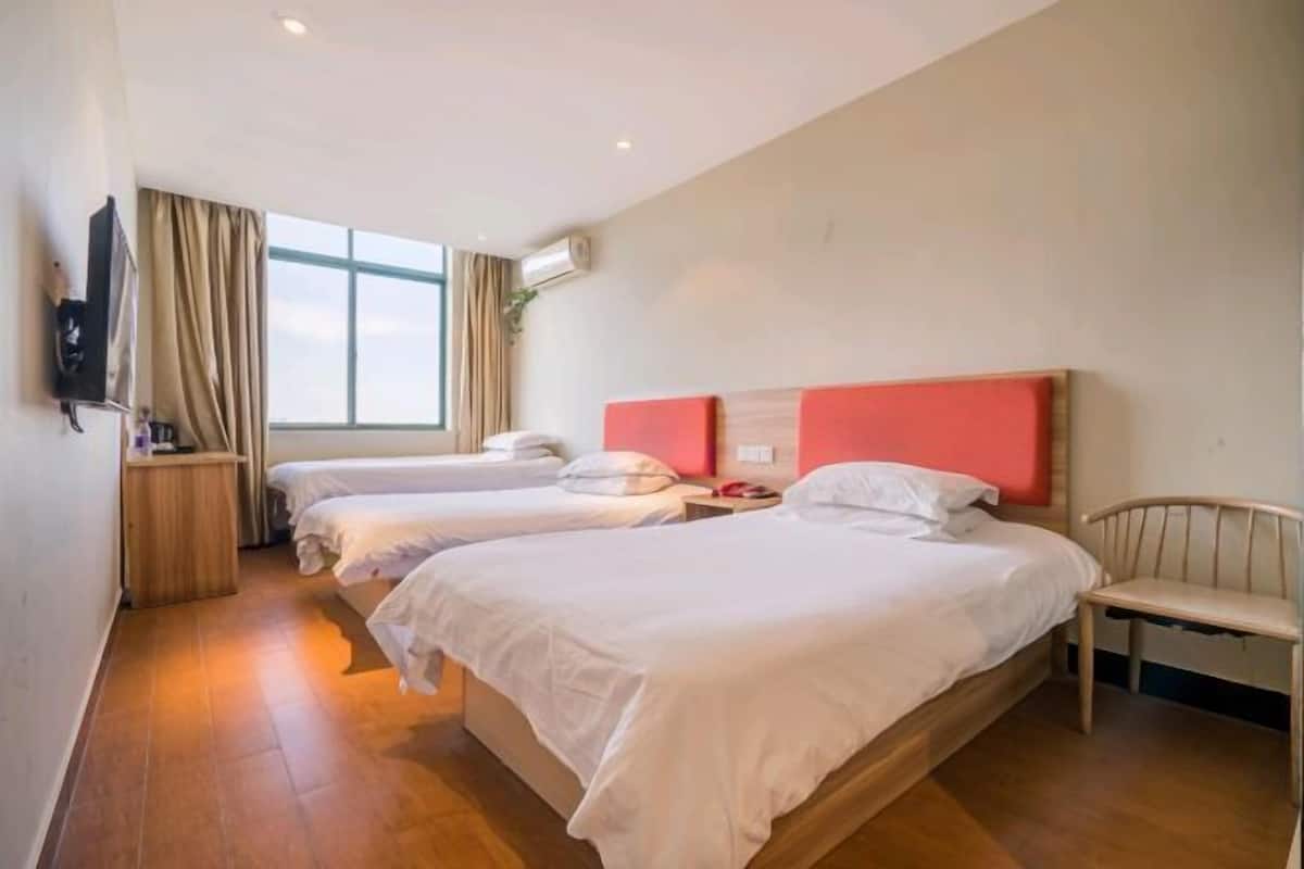 Desk, blackout drapes, free WiFi, bed sheets