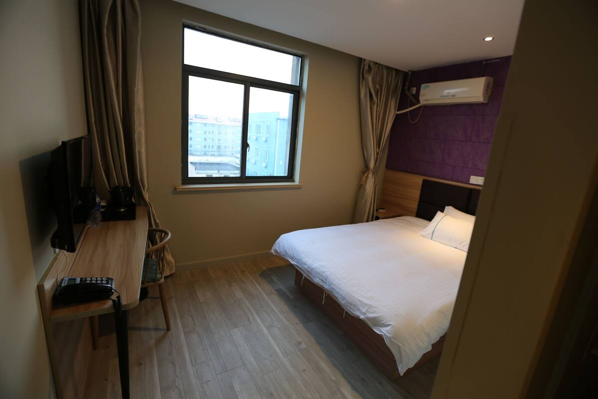 Habitación estándar doble | Escritorio, cortinas opacas, wifi gratis y ropa de cama