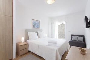 Huoneisto, 2 makuuhuonetta, keittiö | Silitysrauta/-lauta, ilmainen Wi-Fi, vuodevaatteet