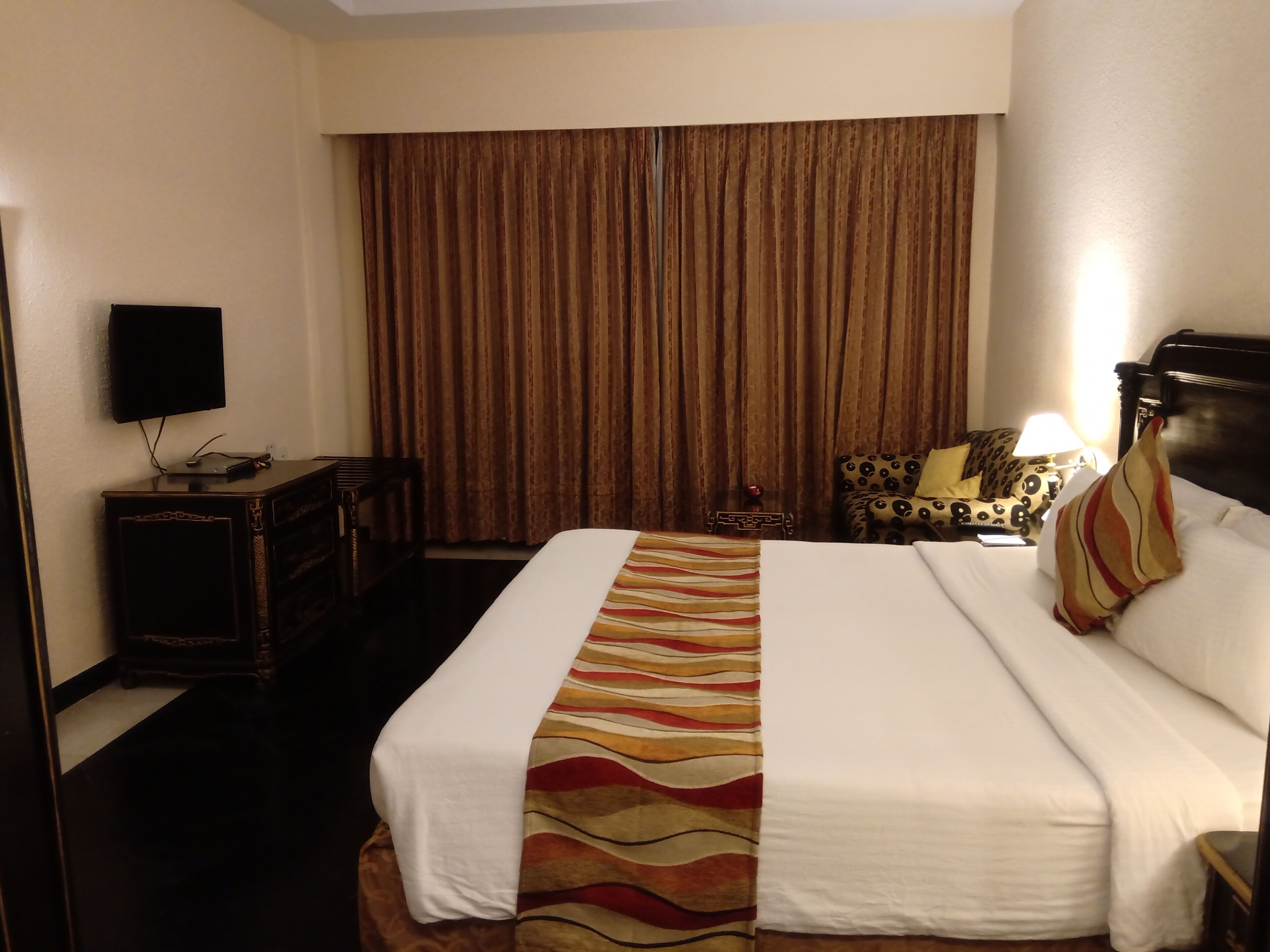 Standard Double Room, Multiple Beds, Smoking